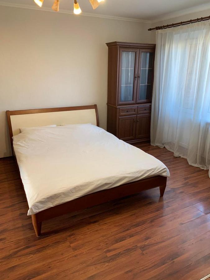 Apartment Next To Metro Station Pechersk Kijev Kültér fotó